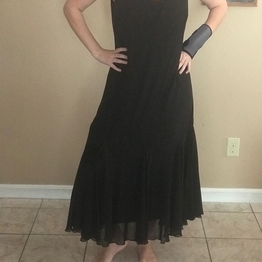 Dress - Picture 4 of 8